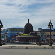 The main traffic circle in Kampot