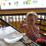 Mini-dancer at the Sunday brunch